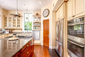 LaurelOaksInn-kitchen1