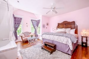 LaurelOaksInn-pinkroom