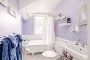 LaurelOaksInn-purplebath