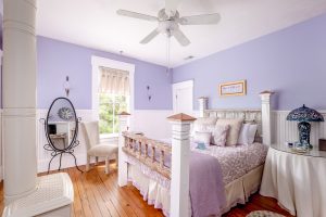 LaurelOaksInn-purpleroom2